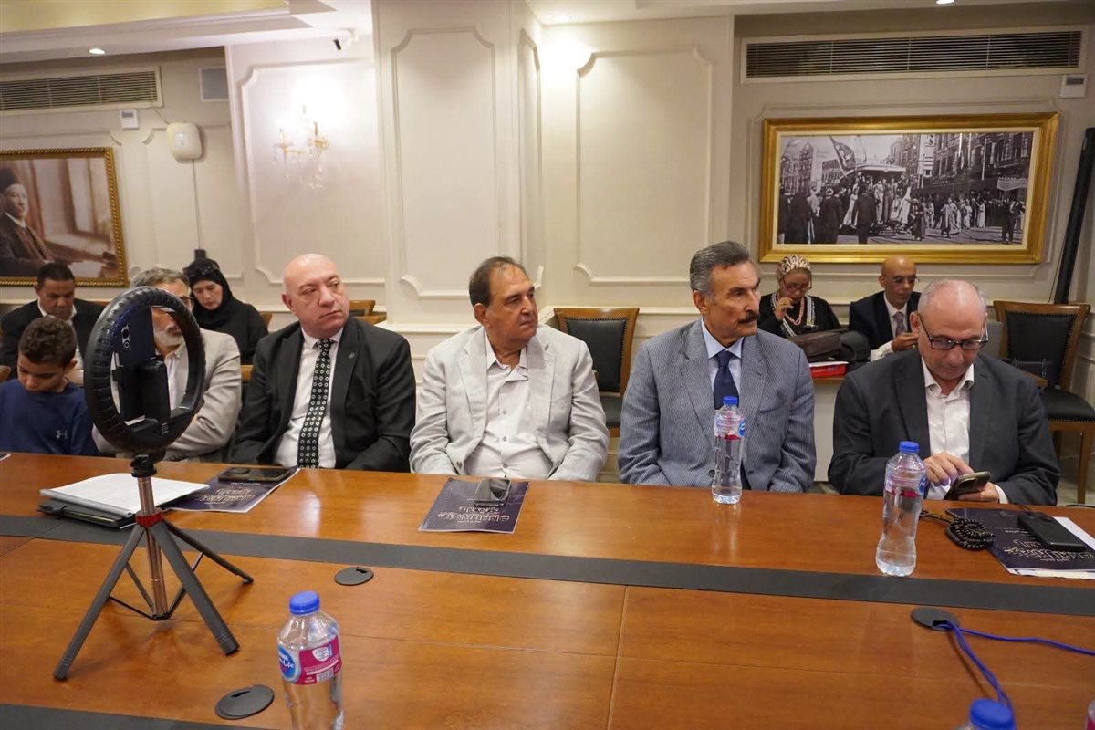 "معهد الوفد للدراسات السياسية والاستراتيجية".. رضا فرحات يدعو لعودة المجالس المحلية وإنهاء الفراغ السياسي - صورة 2