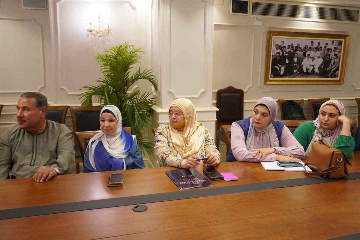 "معهد الوفد للدراسات السياسية والاستراتيجية".. رضا فرحات يدعو لعودة المجالس المحلية وإنهاء الفراغ السياسي - صورة 5